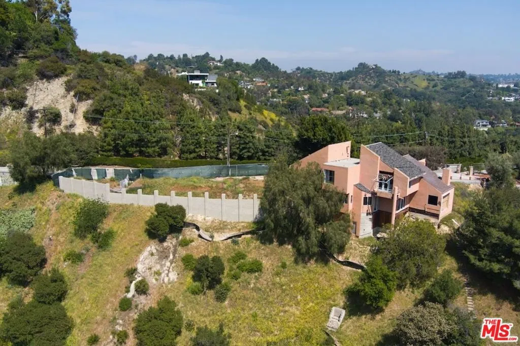 3025 Benedict Canyon Drive, Los Angeles, California 90210 home-pic-5